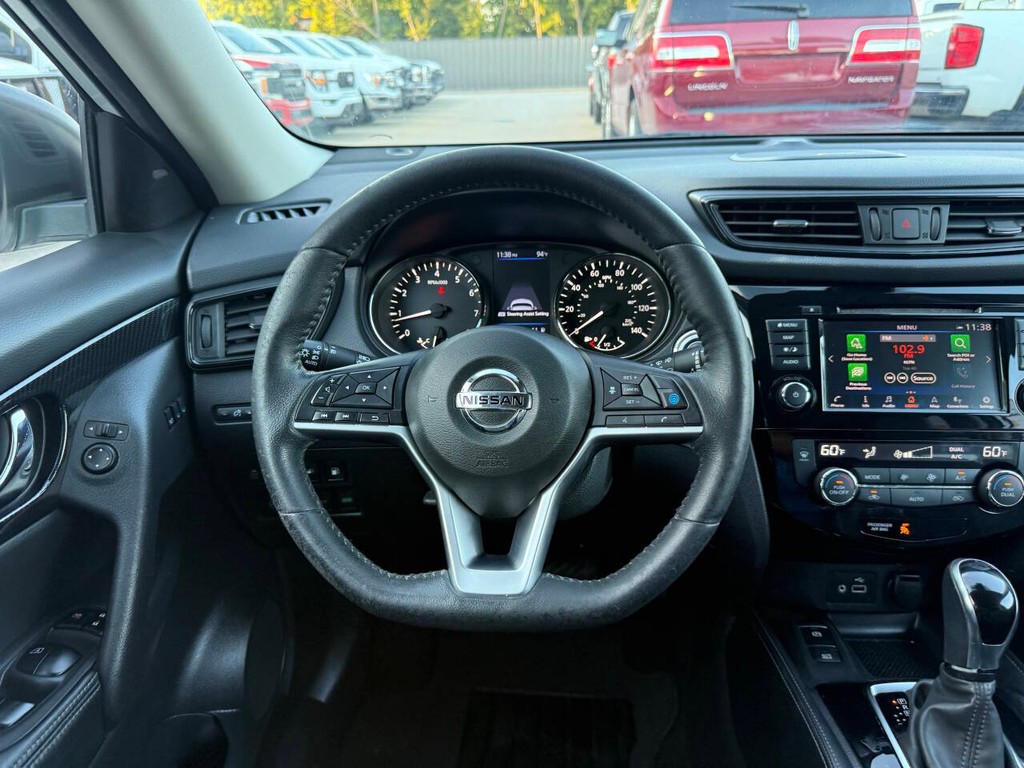 Nissan Rogue Vehicle Full-screen Gallery Image 22