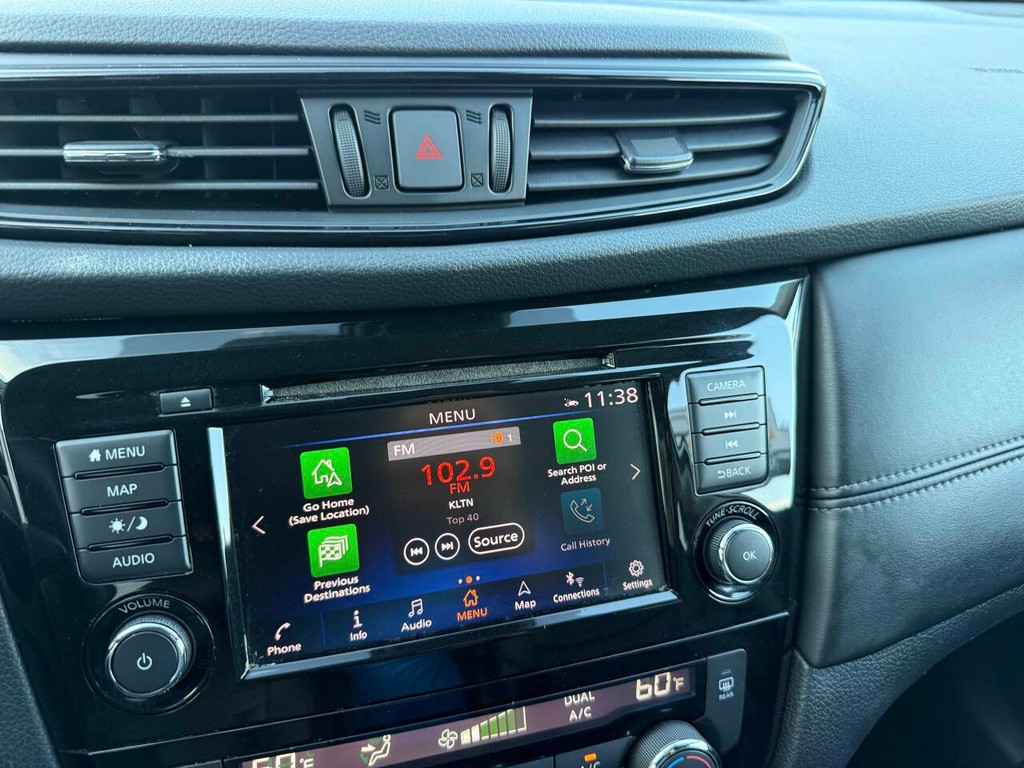 Nissan Rogue Vehicle Full-screen Gallery Image 28