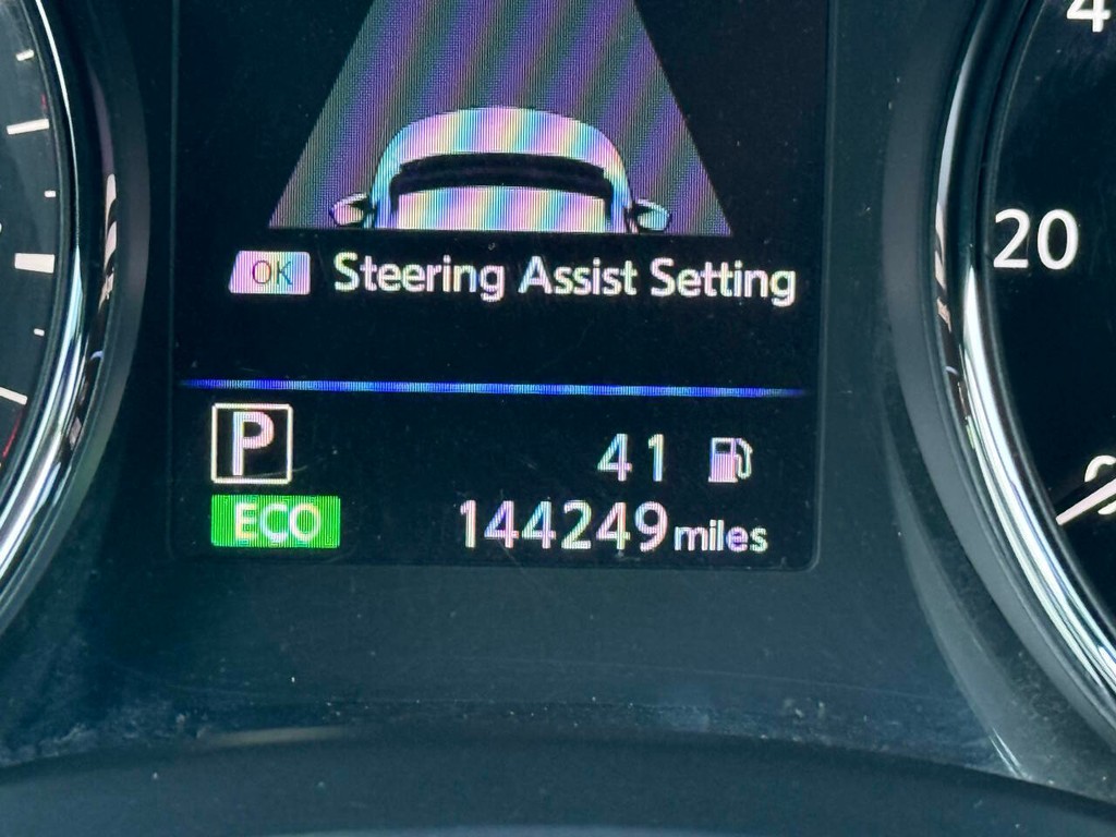 Nissan Rogue Vehicle Full-screen Gallery Image 34