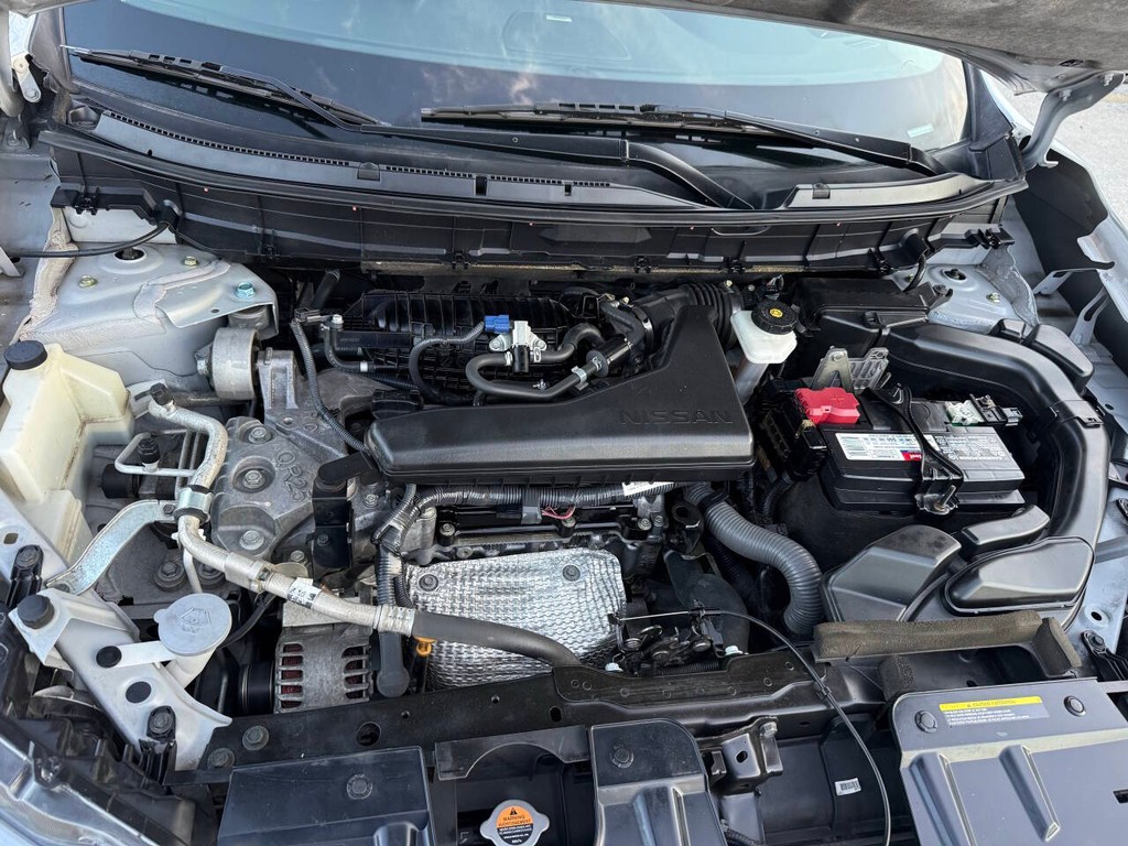 Nissan Rogue Vehicle Full-screen Gallery Image 36