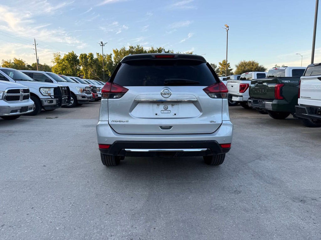 Nissan Rogue Vehicle Full-screen Gallery Image 40