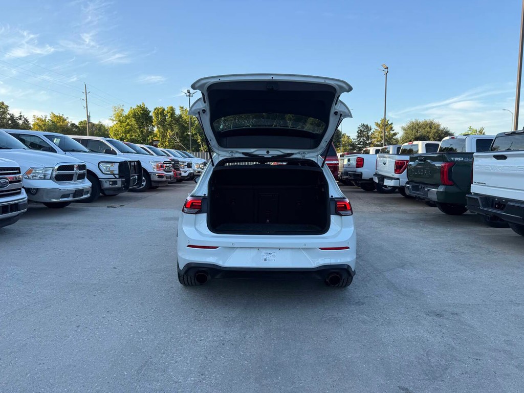 Volkswagen Golf GTI Vehicle Full-screen Gallery Image 35
