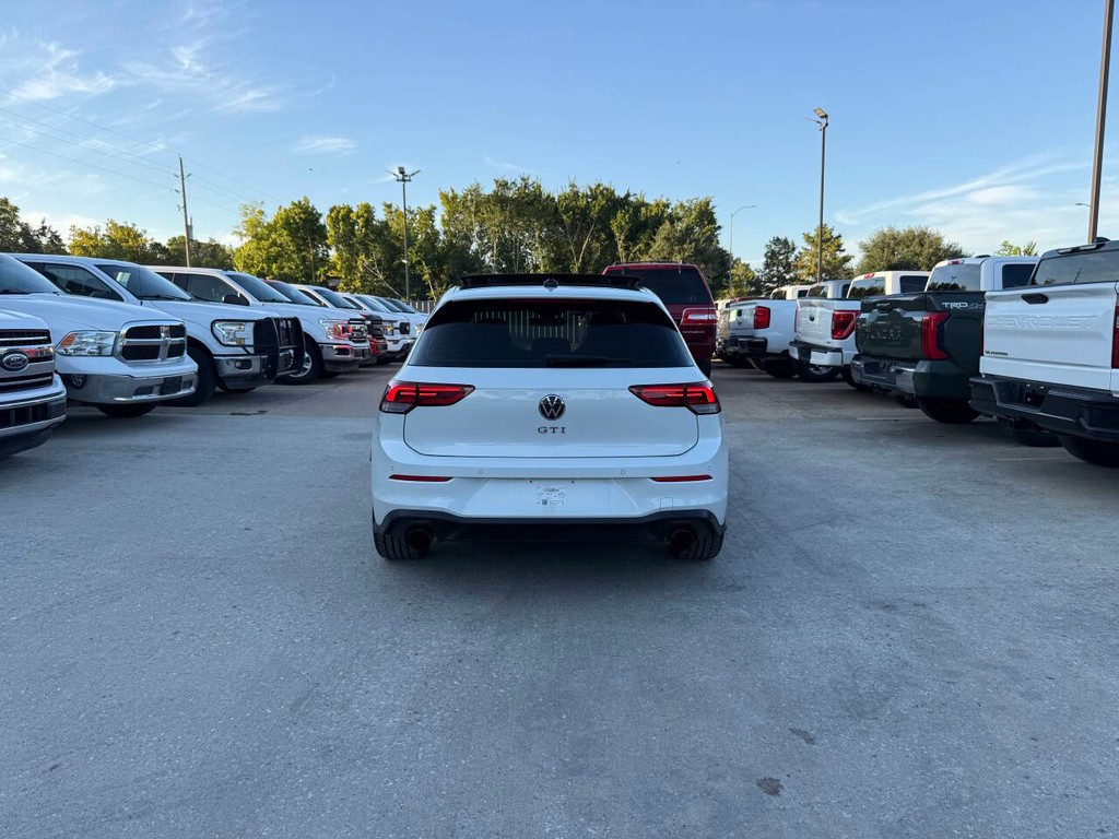 Volkswagen Golf GTI Vehicle Full-screen Gallery Image 36