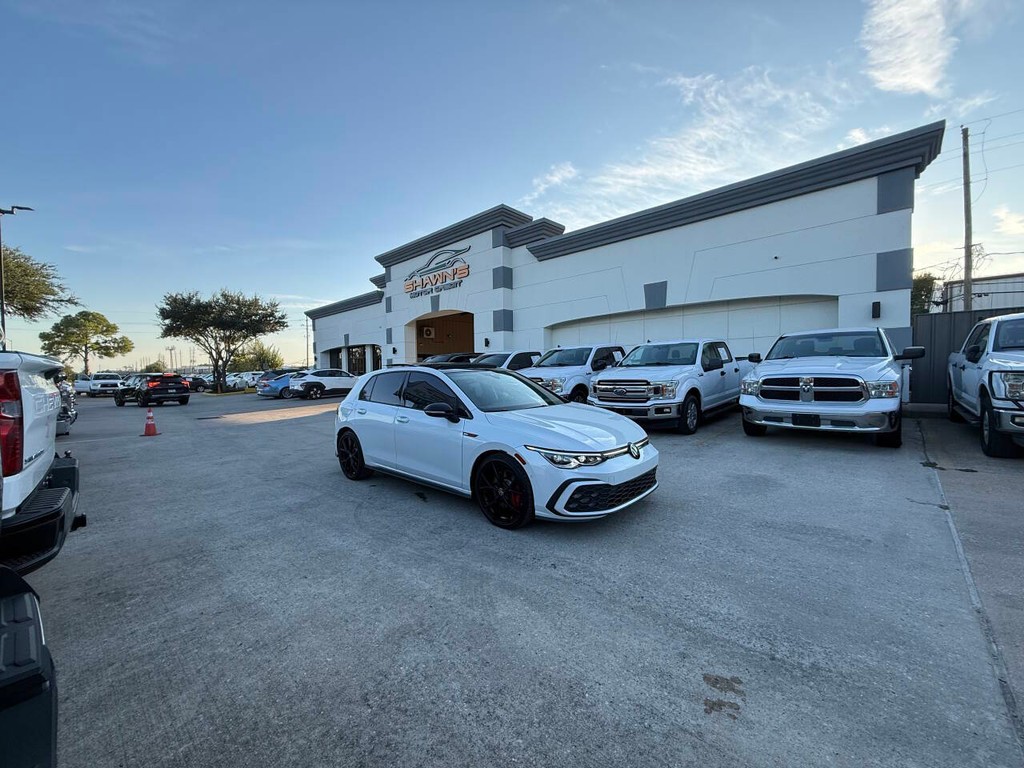 Volkswagen Golf GTI Vehicle Full-screen Gallery Image 41