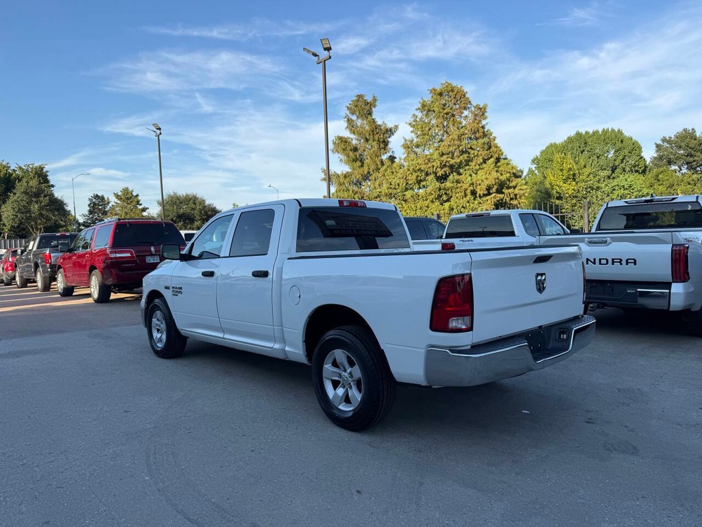 Ram 1500 Classic Vehicle Full-screen Gallery Image 04