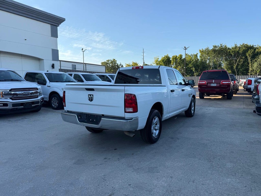 Ram 1500 Classic Vehicle Full-screen Gallery Image 05
