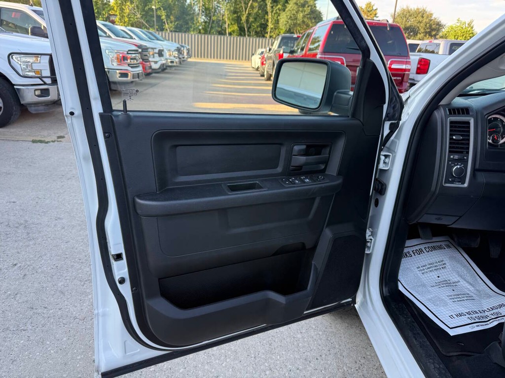 Ram 1500 Classic Vehicle Full-screen Gallery Image 08