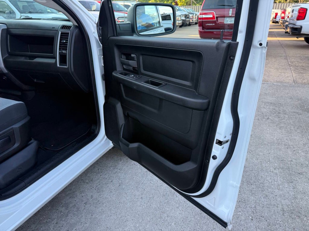 Ram 1500 Classic Vehicle Full-screen Gallery Image 11