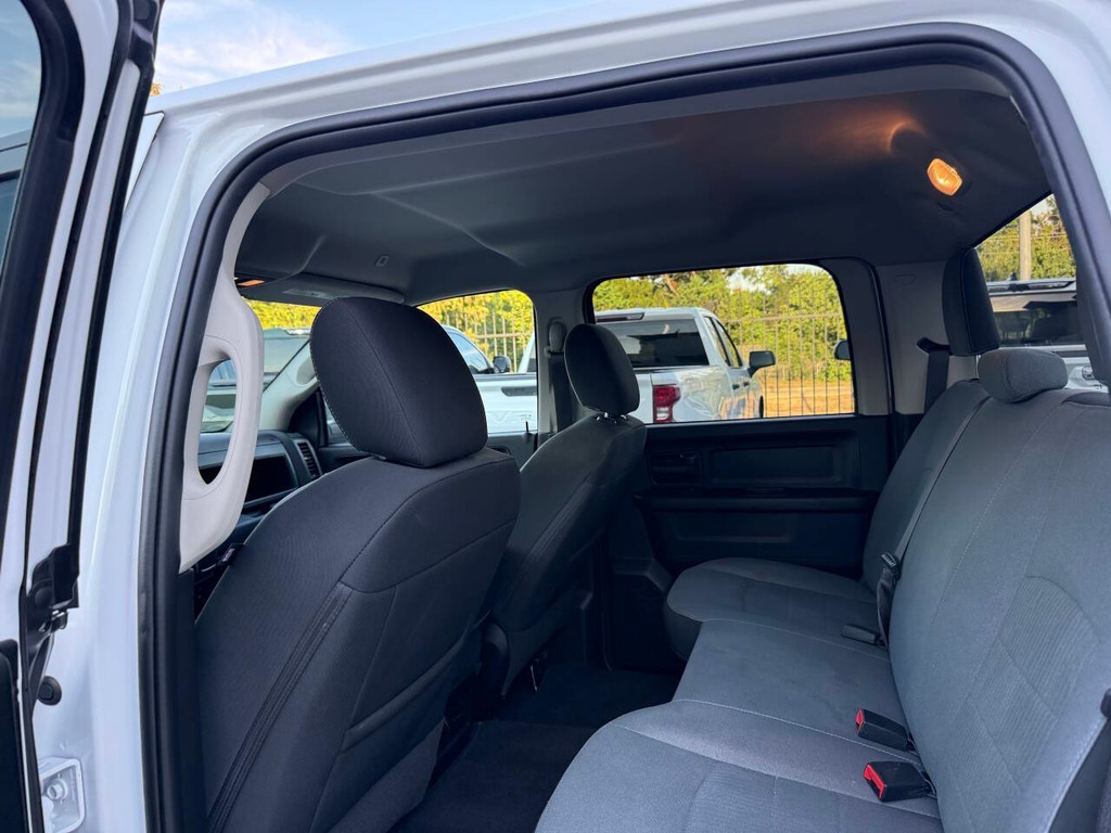 Ram 1500 Classic Vehicle Full-screen Gallery Image 12