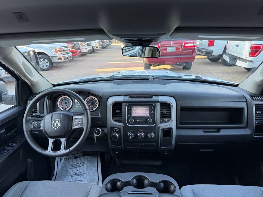 Ram 1500 Classic Vehicle Full-screen Gallery Image 17