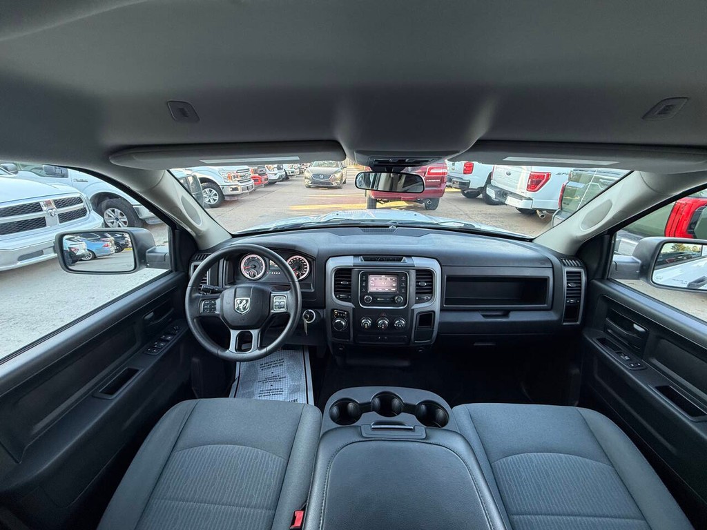 Ram 1500 Classic Vehicle Full-screen Gallery Image 18