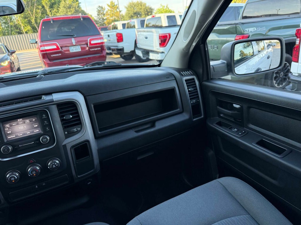 Ram 1500 Classic Vehicle Full-screen Gallery Image 20