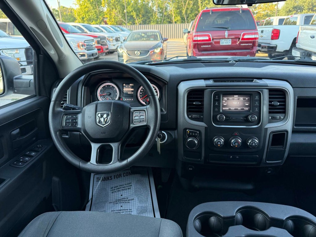Ram 1500 Classic Vehicle Full-screen Gallery Image 21