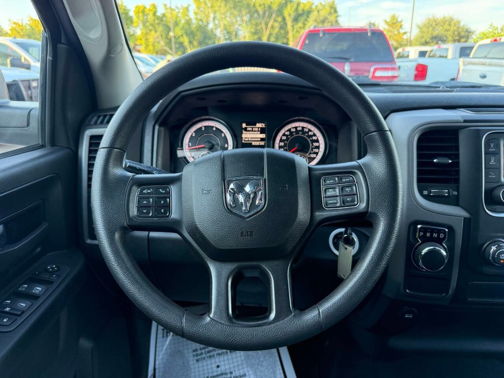 Ram 1500 Classic Vehicle Full-screen Gallery Image 22
