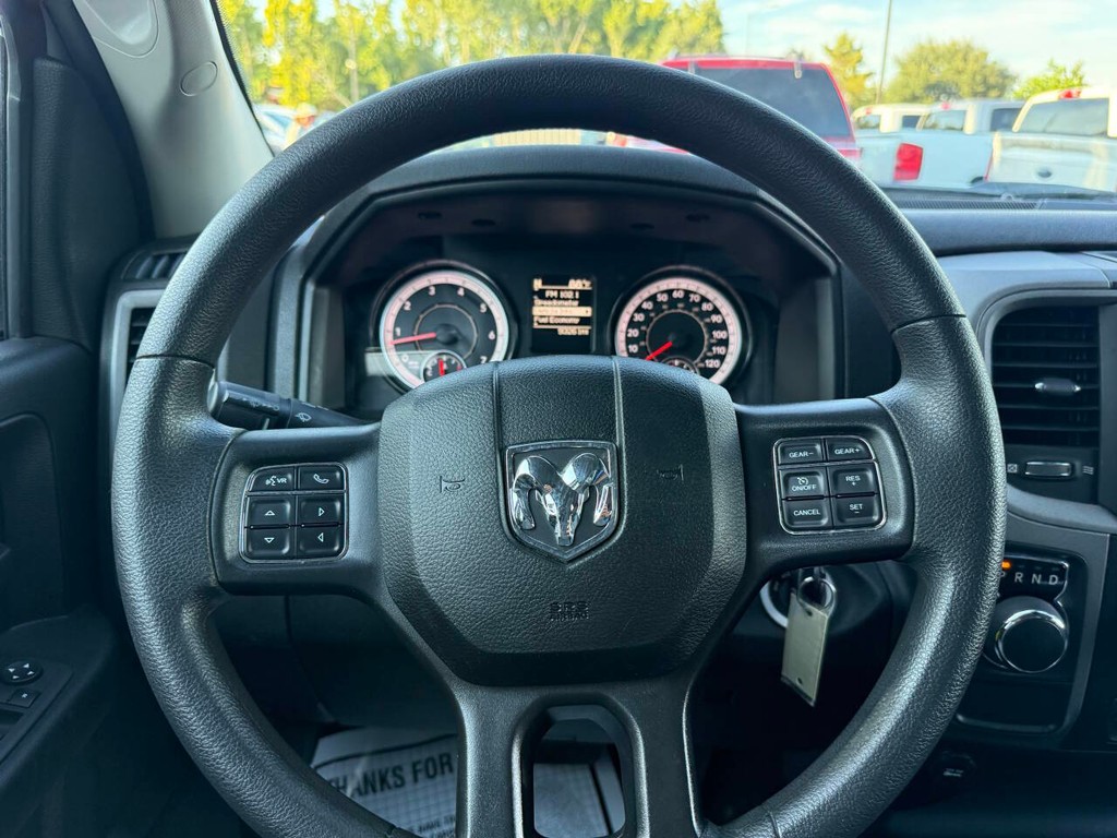 Ram 1500 Classic Vehicle Full-screen Gallery Image 23