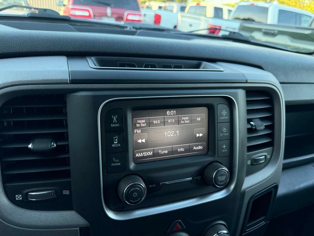 Ram 1500 Classic Vehicle Full-screen Gallery Image 25