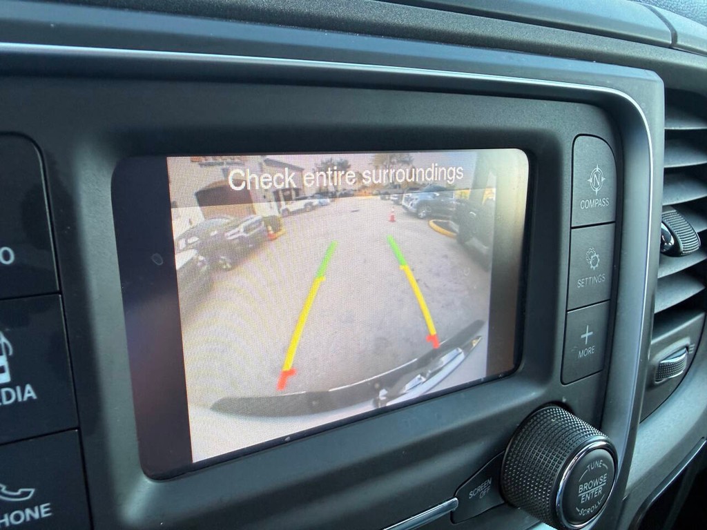 Ram 1500 Classic Vehicle Full-screen Gallery Image 26