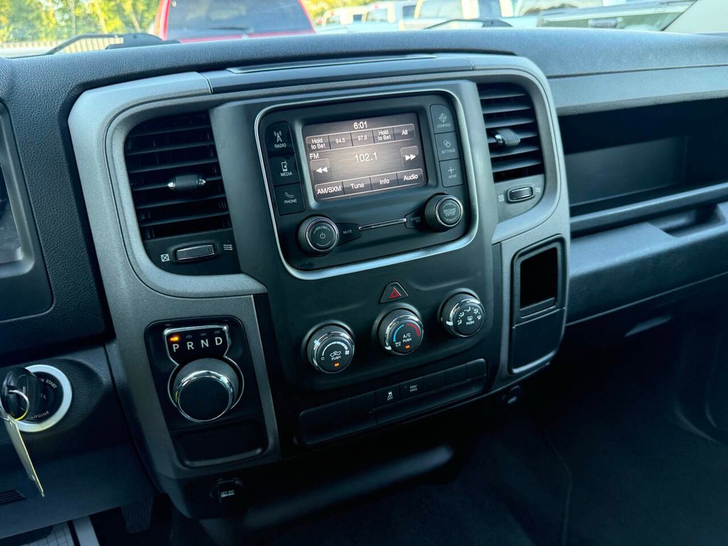 Ram 1500 Classic Vehicle Full-screen Gallery Image 27