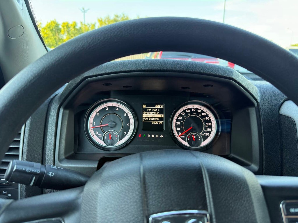 Ram 1500 Classic Vehicle Full-screen Gallery Image 31