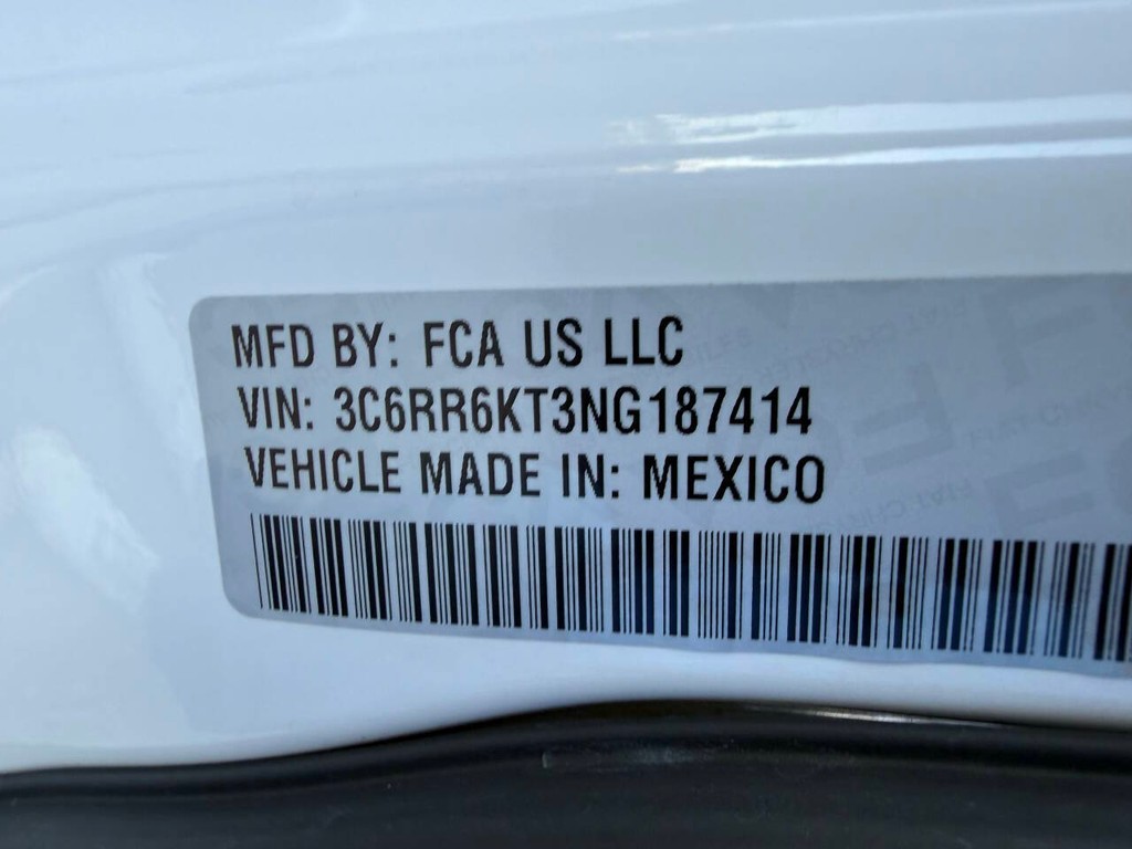 Ram 1500 Classic Vehicle Full-screen Gallery Image 32