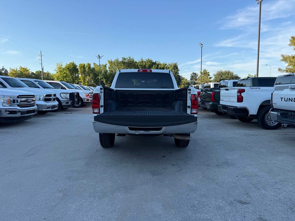 Ram 1500 Classic Vehicle Full-screen Gallery Image 35