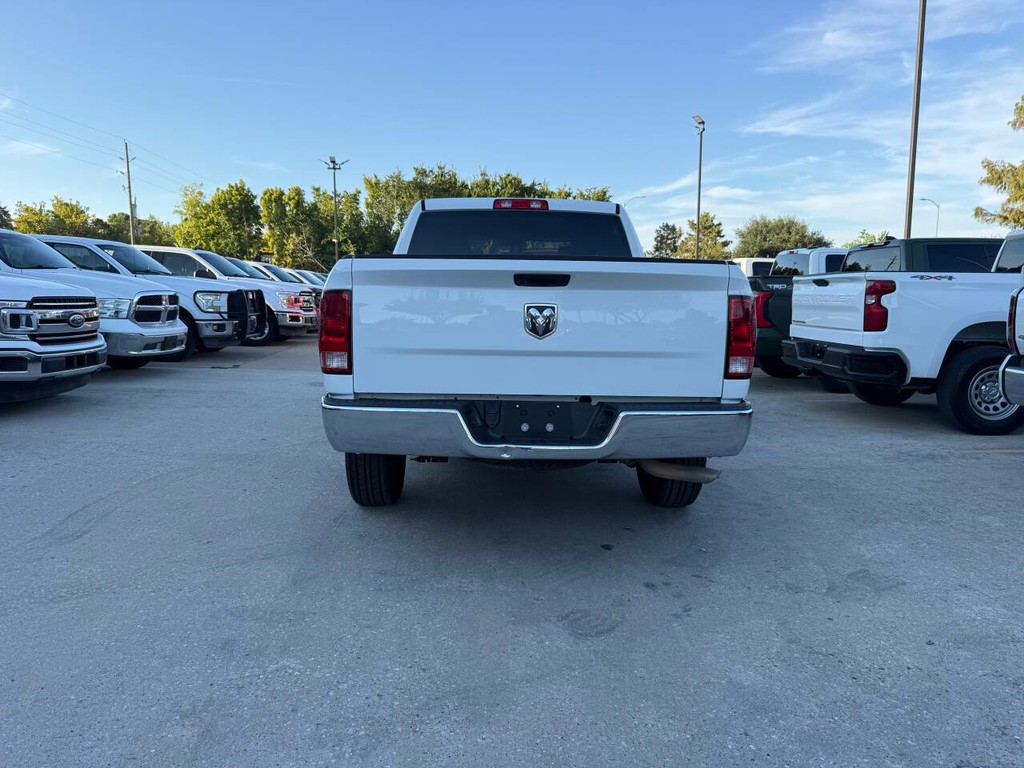 Ram 1500 Classic Vehicle Full-screen Gallery Image 36