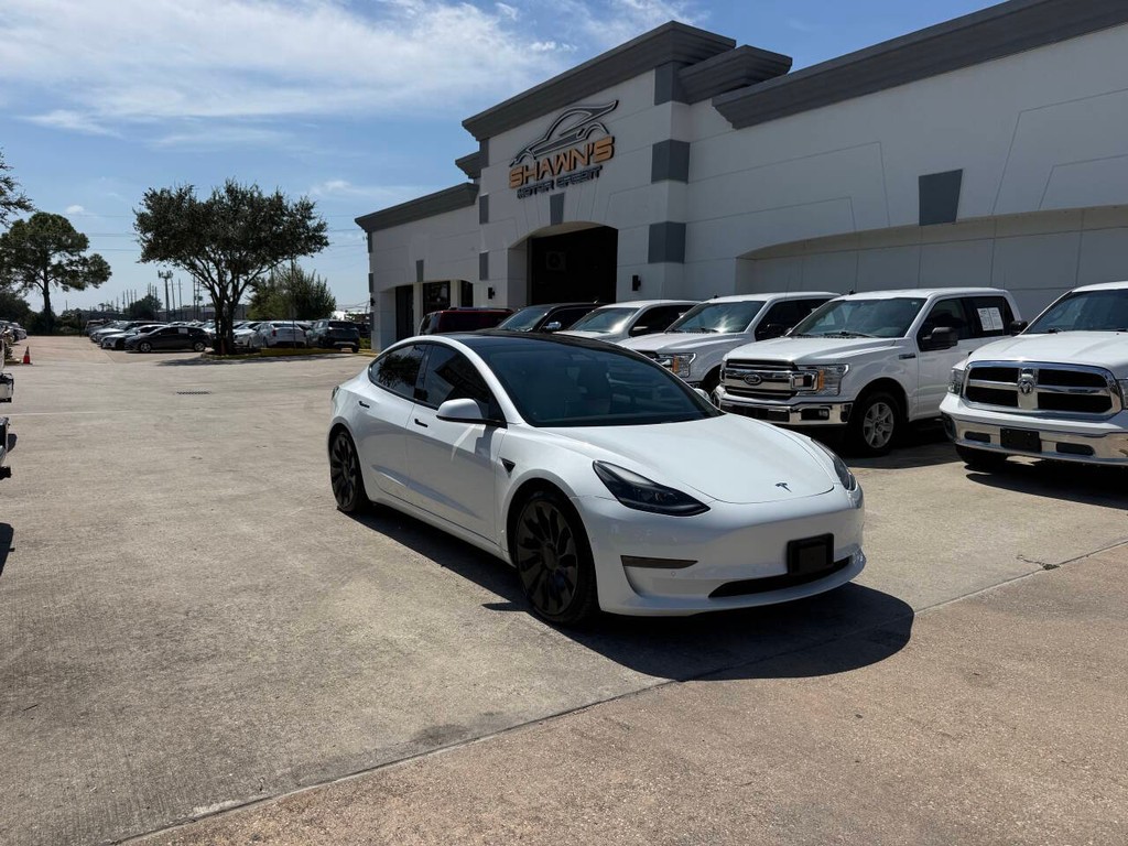 Tesla Model 3 Vehicle Full-screen Gallery Image 02