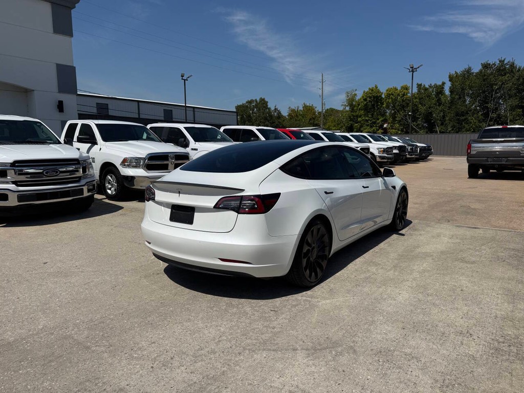 Tesla Model 3 Vehicle Full-screen Gallery Image 05