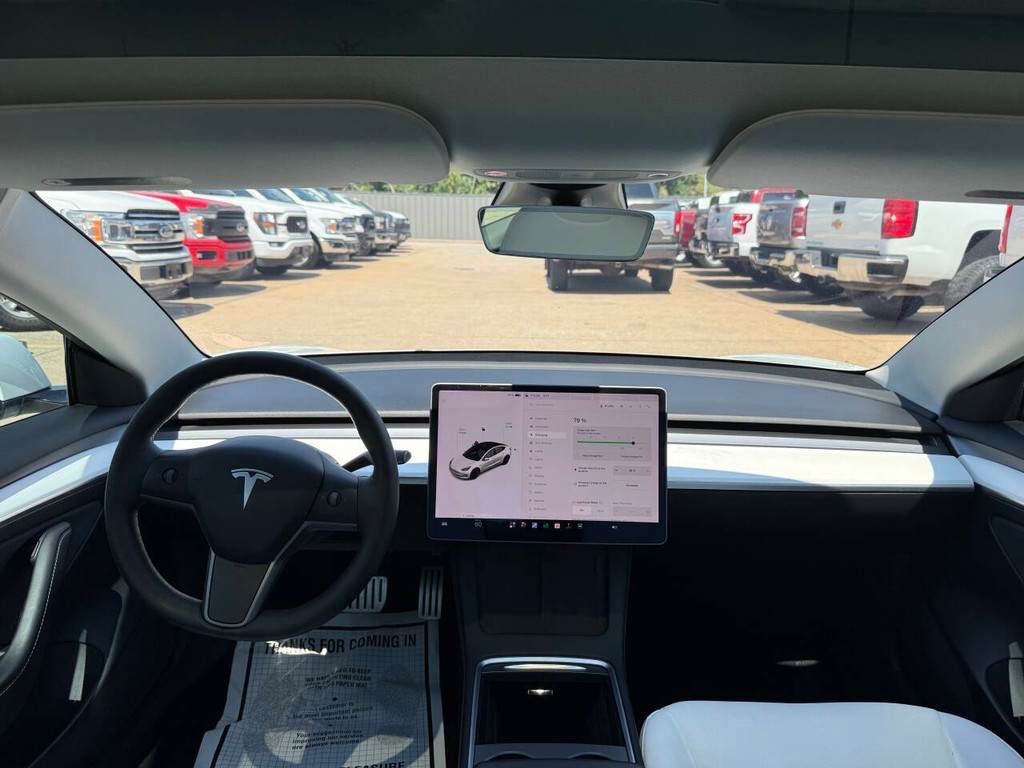 Tesla Model 3 Vehicle Full-screen Gallery Image 17