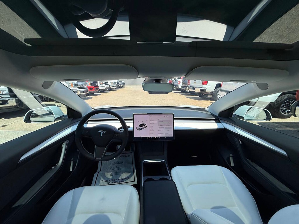 Tesla Model 3 Vehicle Full-screen Gallery Image 18