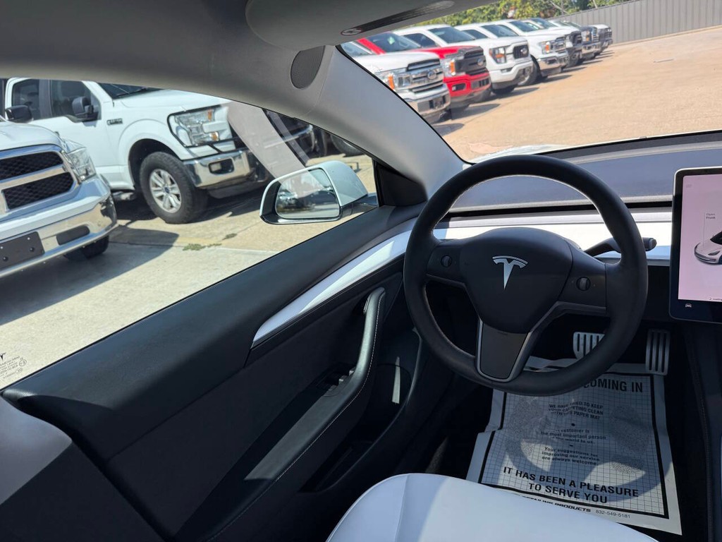 Tesla Model 3 Vehicle Full-screen Gallery Image 19