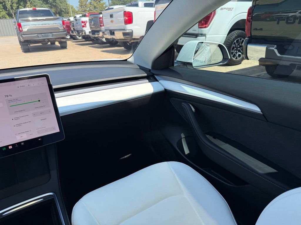 Tesla Model 3 Vehicle Full-screen Gallery Image 20