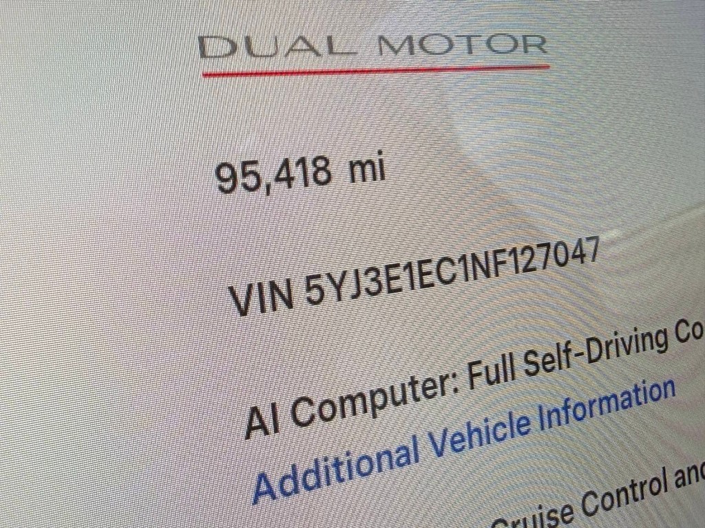 Tesla Model 3 Vehicle Full-screen Gallery Image 28