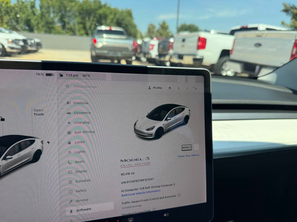 Tesla Model 3 Vehicle Full-screen Gallery Image 29