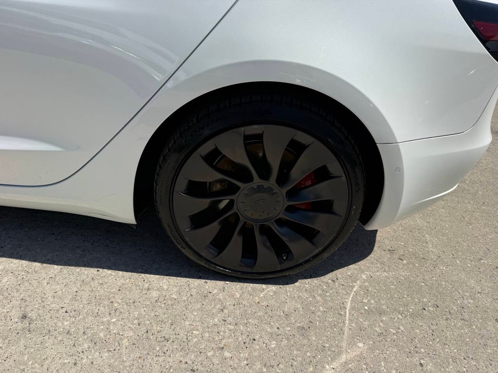 Tesla Model 3 Vehicle Full-screen Gallery Image 33