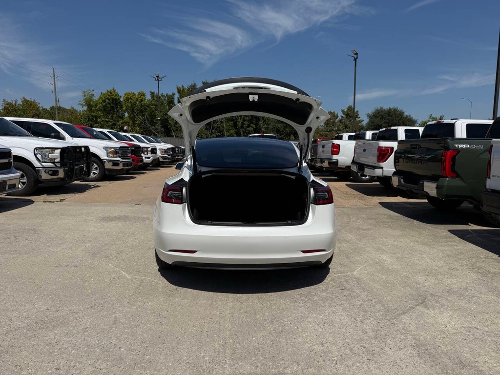 Tesla Model 3 Vehicle Full-screen Gallery Image 34