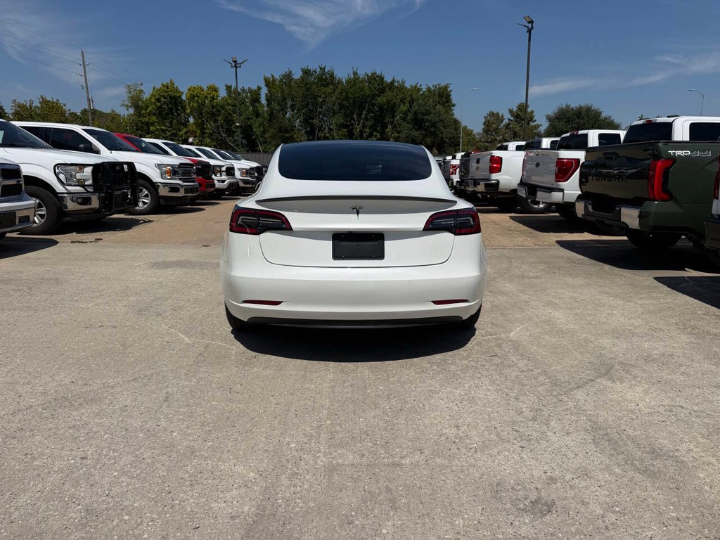 Tesla Model 3 Vehicle Full-screen Gallery Image 36