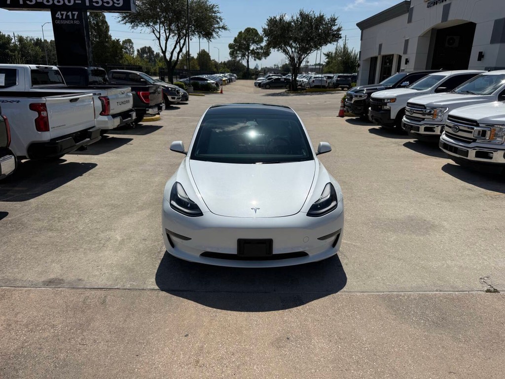 Tesla Model 3 Vehicle Full-screen Gallery Image 37