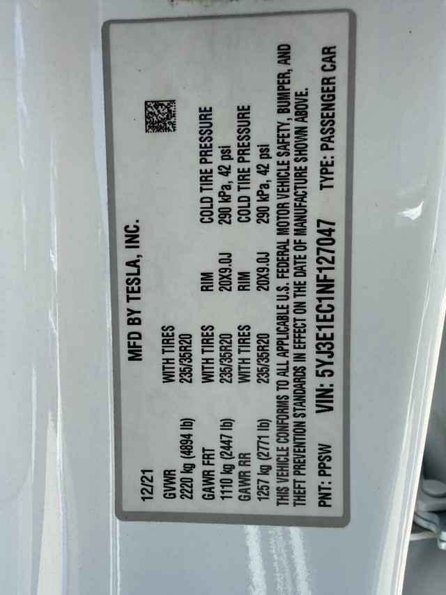 Tesla Model 3 Vehicle Full-screen Gallery Image 30