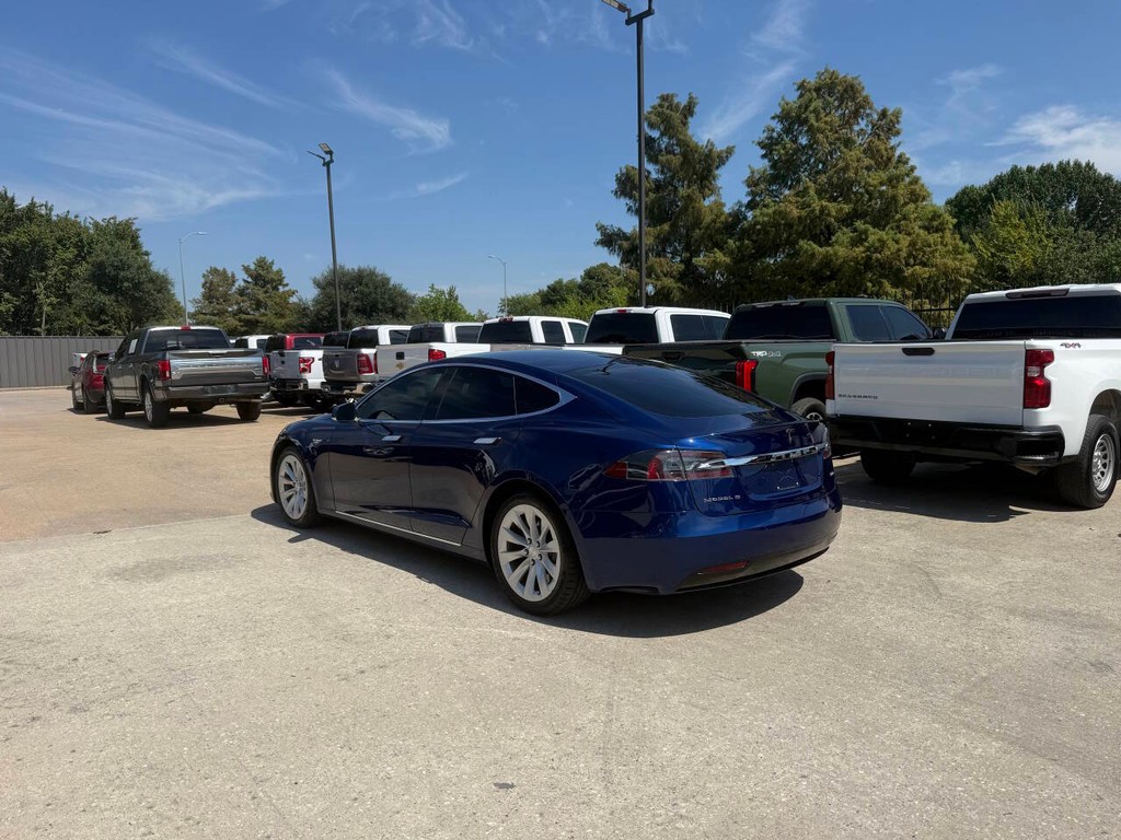 Tesla Model S Vehicle Full-screen Gallery Image 04