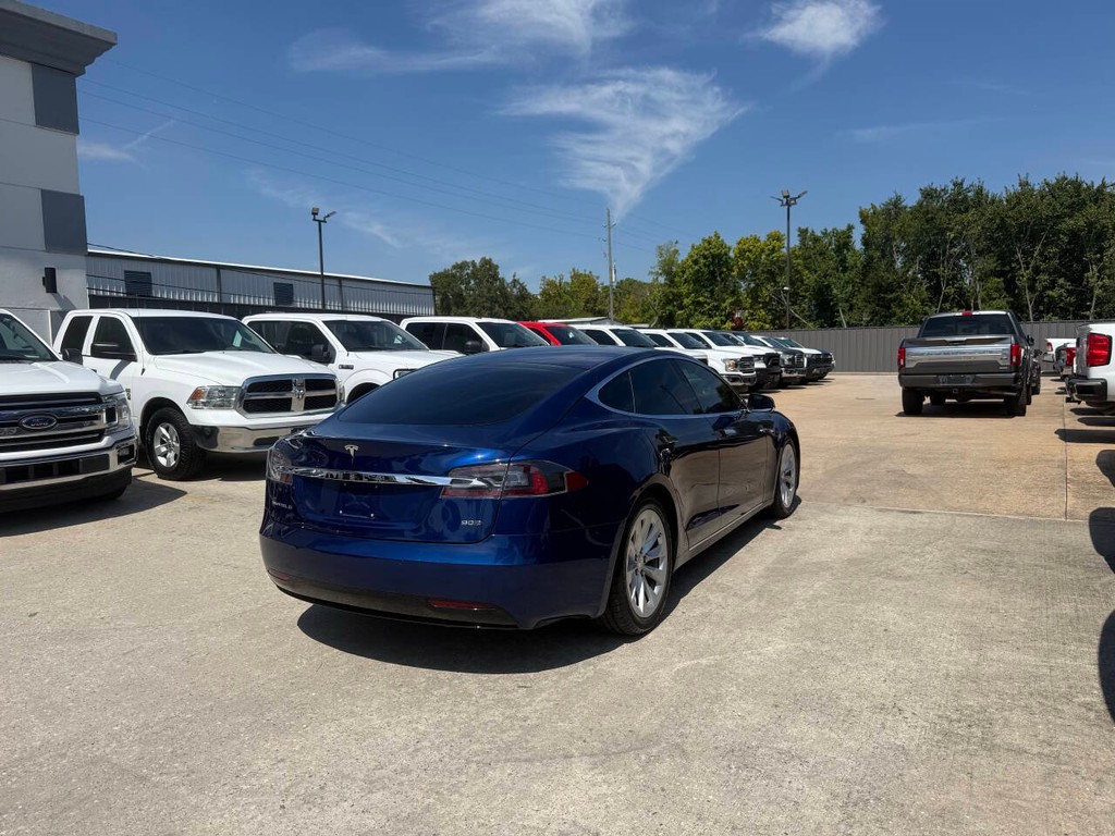 Tesla Model S Vehicle Full-screen Gallery Image 05