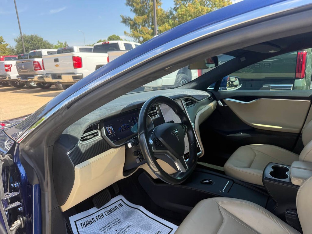 Tesla Model S Vehicle Full-screen Gallery Image 06