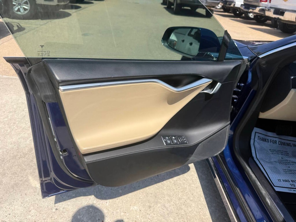 Tesla Model S Vehicle Full-screen Gallery Image 08
