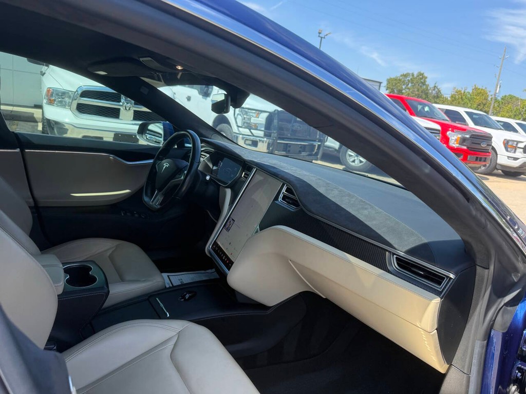 Tesla Model S Vehicle Full-screen Gallery Image 09