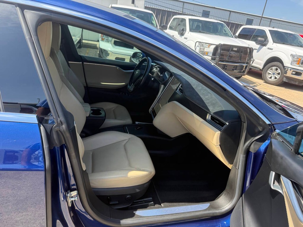 Tesla Model S Vehicle Full-screen Gallery Image 10