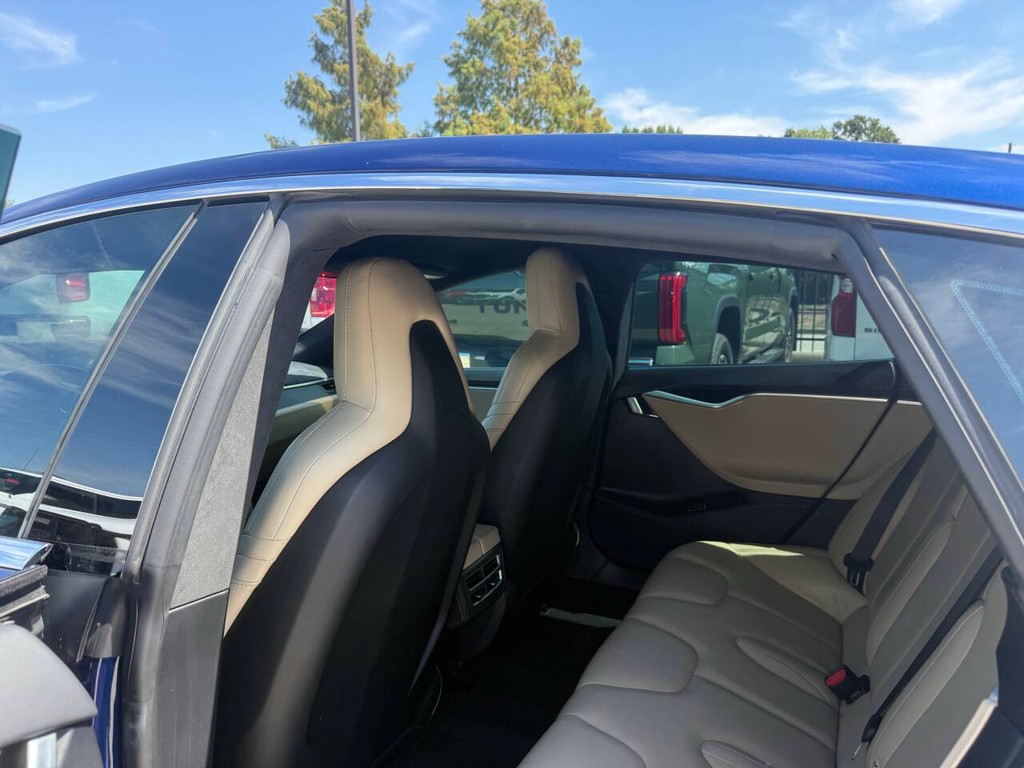 Tesla Model S Vehicle Full-screen Gallery Image 12