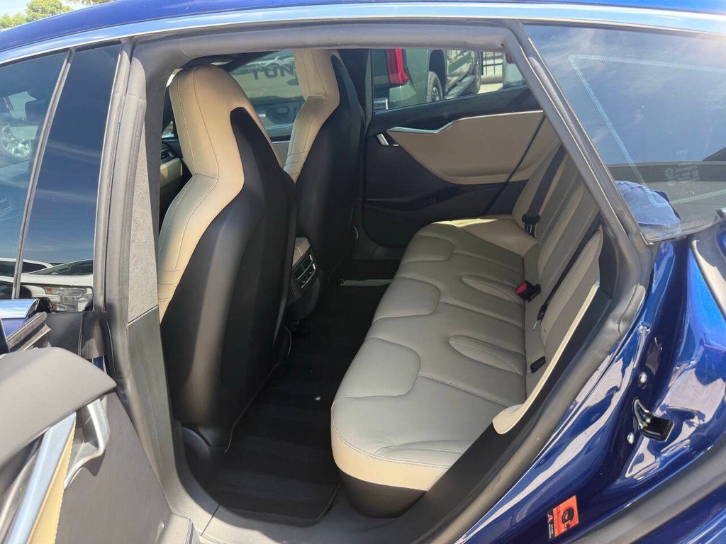 Tesla Model S Vehicle Full-screen Gallery Image 13