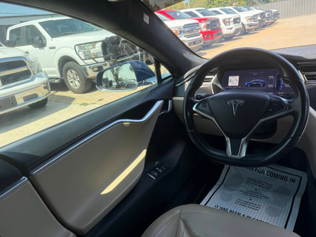 Tesla Model S Vehicle Full-screen Gallery Image 19