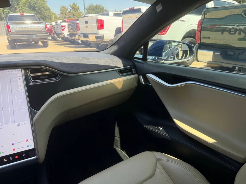 Tesla Model S Vehicle Full-screen Gallery Image 20
