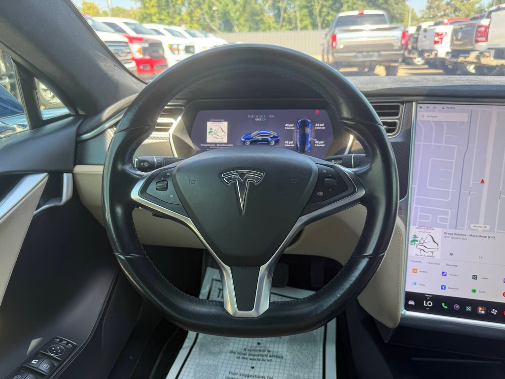 Tesla Model S Vehicle Full-screen Gallery Image 22